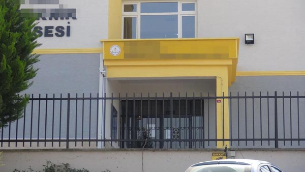 Müdür Yardımcısı: "Söyleyin Bakalım Kimler Bakire Değil?"