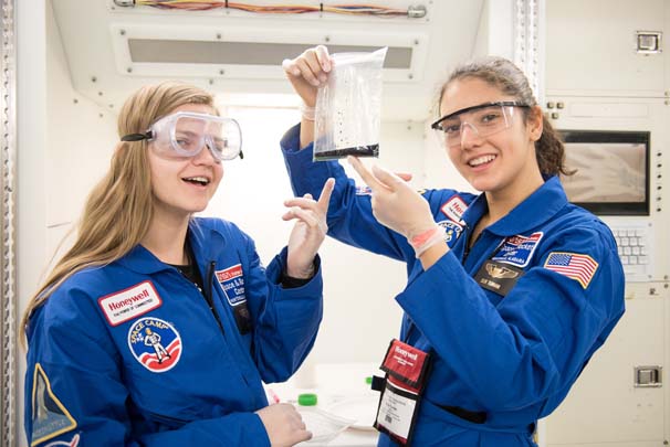 Türkleri ABD Uzay Üssünde Temsil Eden Tek Türk Liseli Selin