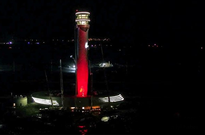 3. Havalimanı kulesi, Türk bayraklarına büründü