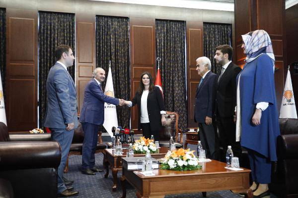 AK Parti'ye siyasi partilerden bayram ziyareti