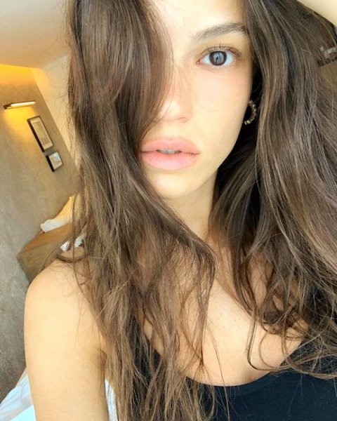 Yüsra Geyik kim? Kaç yaşında? Evli mi? Instagram adresi ne? Arkak Sokaklar Zeliş kim?