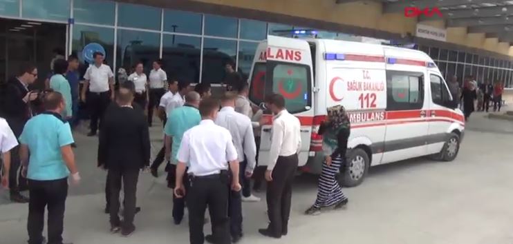 Çorum'da oğlunu intihardan kurtaran baba sağlıkçılara saldırınca vurularak durduruldu