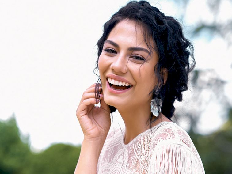 Demet Özdemir'in Flash Tv dans videosu olay oldu