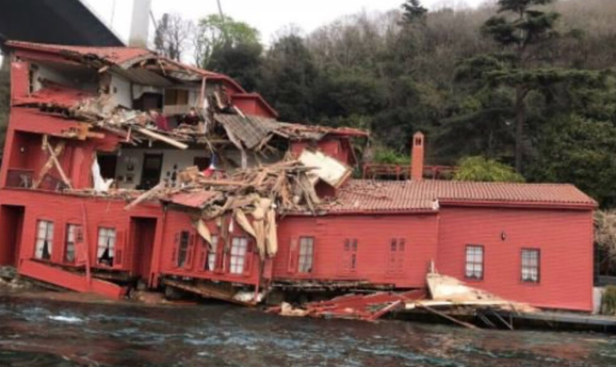 İstanbul Boğazı'nda Yalıya Çarpan Geminin Son Telsiz Konuşmaları Ortaya Çıktı