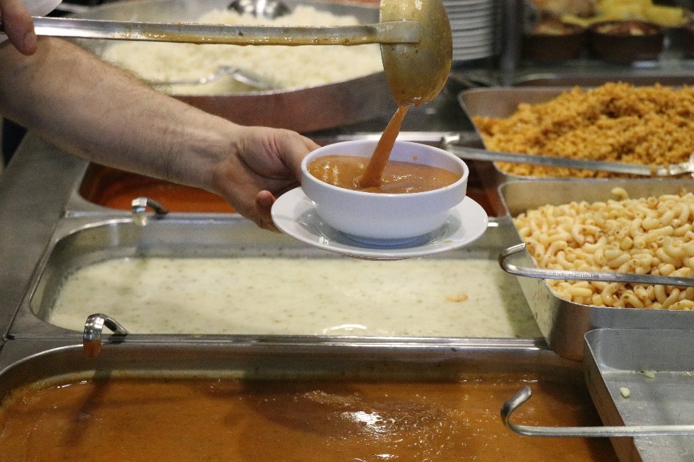 Herkes bu lokantayı konuşuyor! Çorba 1,5 lira, pilav 2 lira!