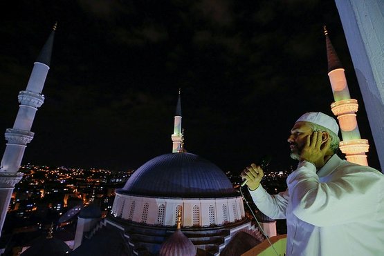 15 Temmuz şehitleri için 90 bin camide eş zamanlı sela okundu