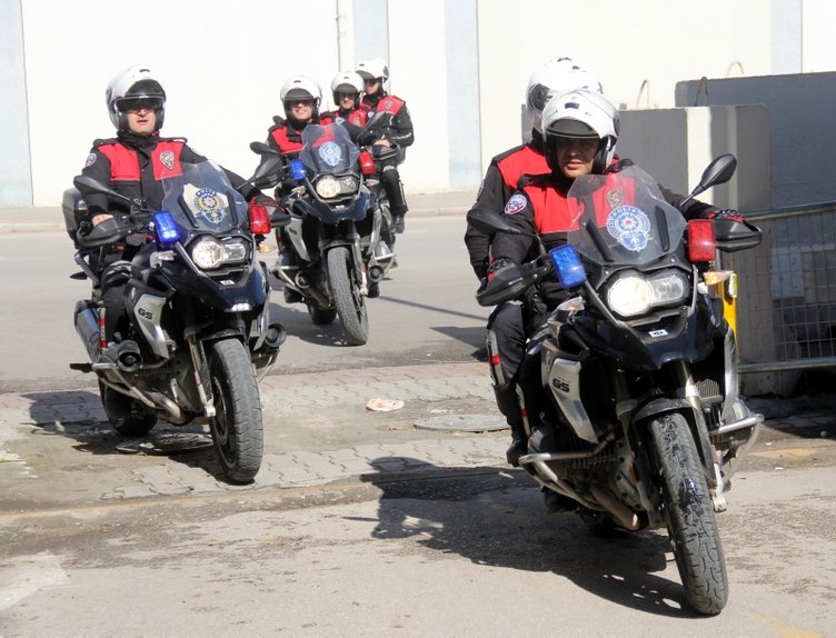 Adana şok operasyon! Ticari araçtan cephanelik çıktı