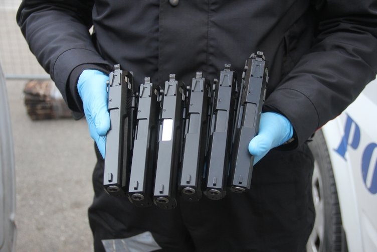 Adana şok operasyon! Ticari araçtan cephanelik çıktı