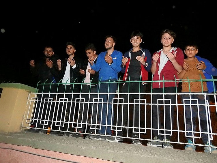 Mezarlık görevlisi Çorum'da mezarlıkta ağlayan gizemli kızla konuştuğunu iddia etti