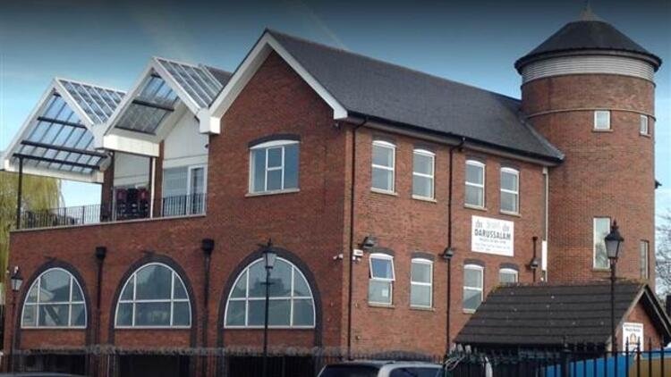 Londra da camiye saldırı gerçekleşti