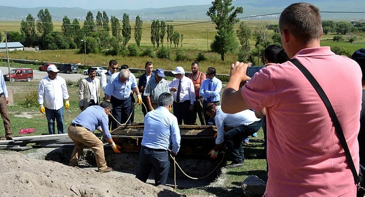 Ardahan'da çürümemiş halde bulunan Rus subayın cesedi toprağa verildi