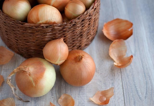 Soğan neden gözleri yakar ve ağlatır?