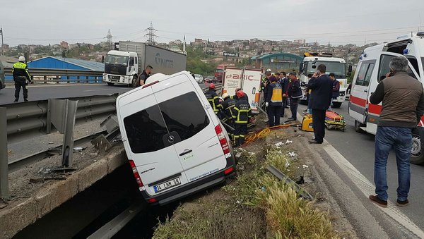 TEM'de Feci Kaza! Vali ve Kaymakamın Eşleri Yaralı: 1 Ölü