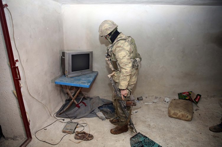 Teröristlerin 300 Metrelik Televizyonlu Tüneli