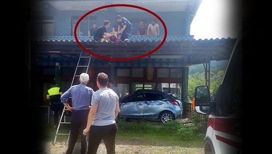 Zonguldak'ta akıl almaz kaza! Sürücü balkon saçağında bulundu!