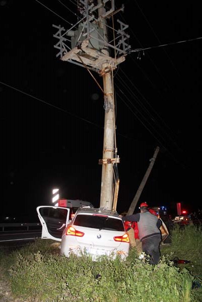 Ayvalık'ta Trafik Kazası: 3 Genç Hayatını Kaybetti