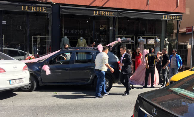 Gelin ve damat düğüne gidecekken karakola gittiler