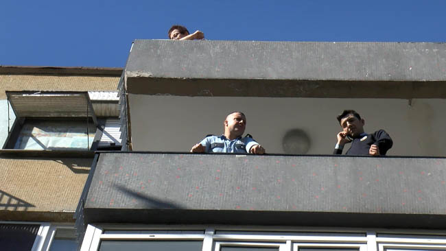 Ulaşamayınca evine gittiği arkadaşını banyoda elektrik çarpmış halde buldu