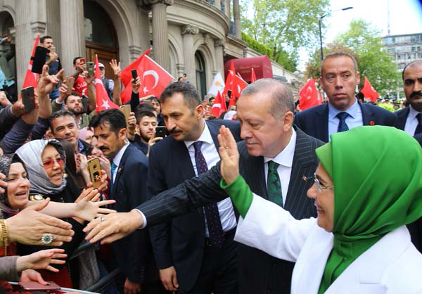 İngiltere'de Cumhurbaşkanı Erdoğan'a sevgi seli