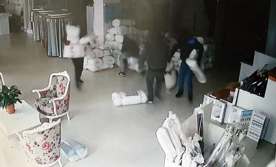 Pendik'te 1,5 Dakikada 25 Bin TL Hırsızlık