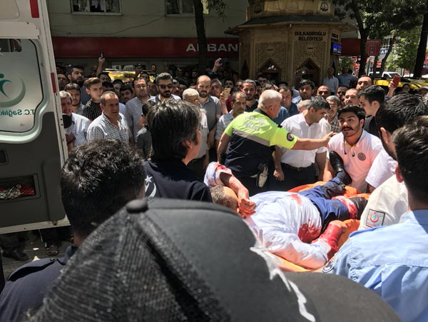 Kızını taciz eden adamı önce vurdu sonra kafasını çekiçle ezdi