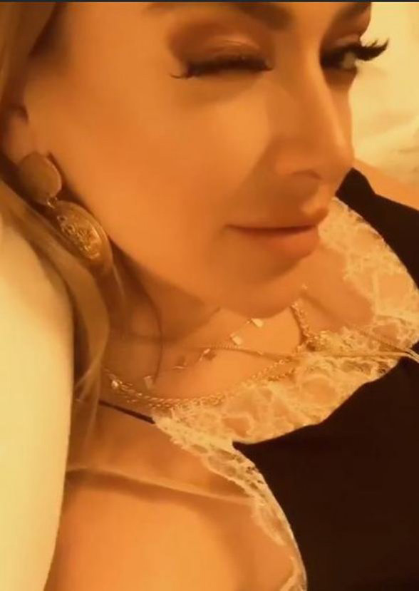 Hadise'den olay yaratacak yatak pozu