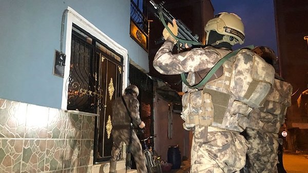 Polisten eş zamanlı baskın: Hepsi ele geçirildi