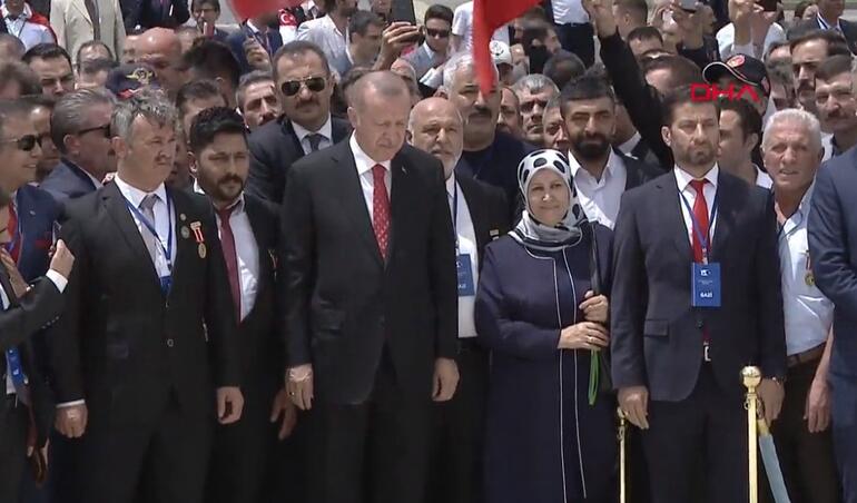 Cumhurbaşkanı Erdoğan 15 Temmuz Anıtı'na çelenk koydu