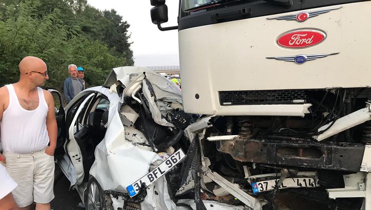 Zincirleme kazada 6 araç birbirine girdi