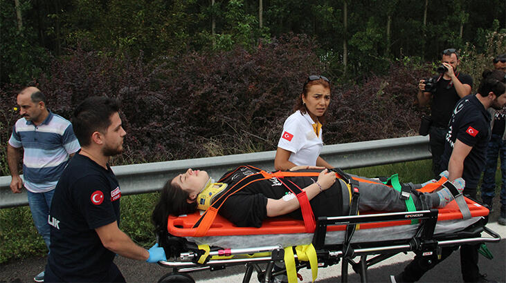 TEM'de feci kaza! Kafa kafaya çarpıştılar