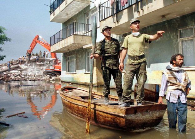 17 Ağustos 1999 Marmara Depreminden geriye kalan fotoğraflar, anı ve videolar
