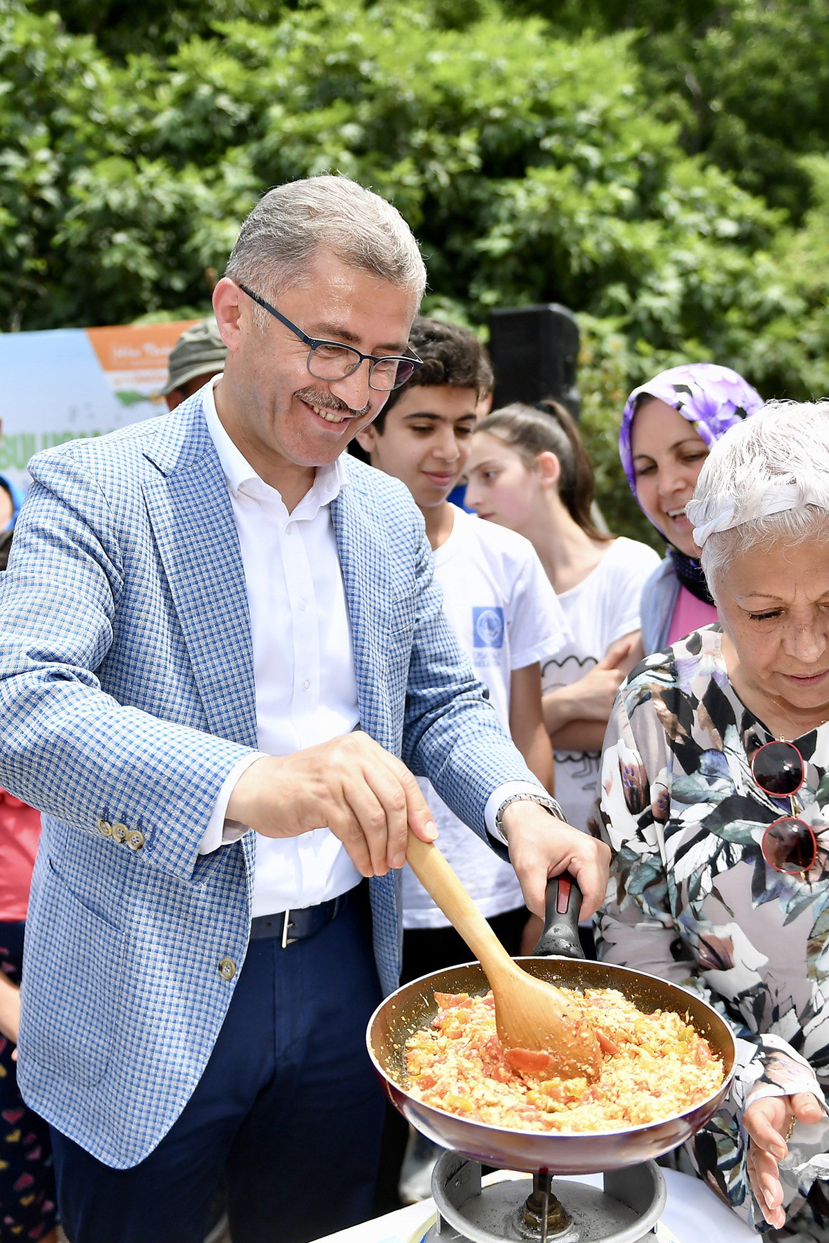 Üsküdar'da Torun Tombalak Şenliği'nde nine ve dedeler torunlarıyla bir arada