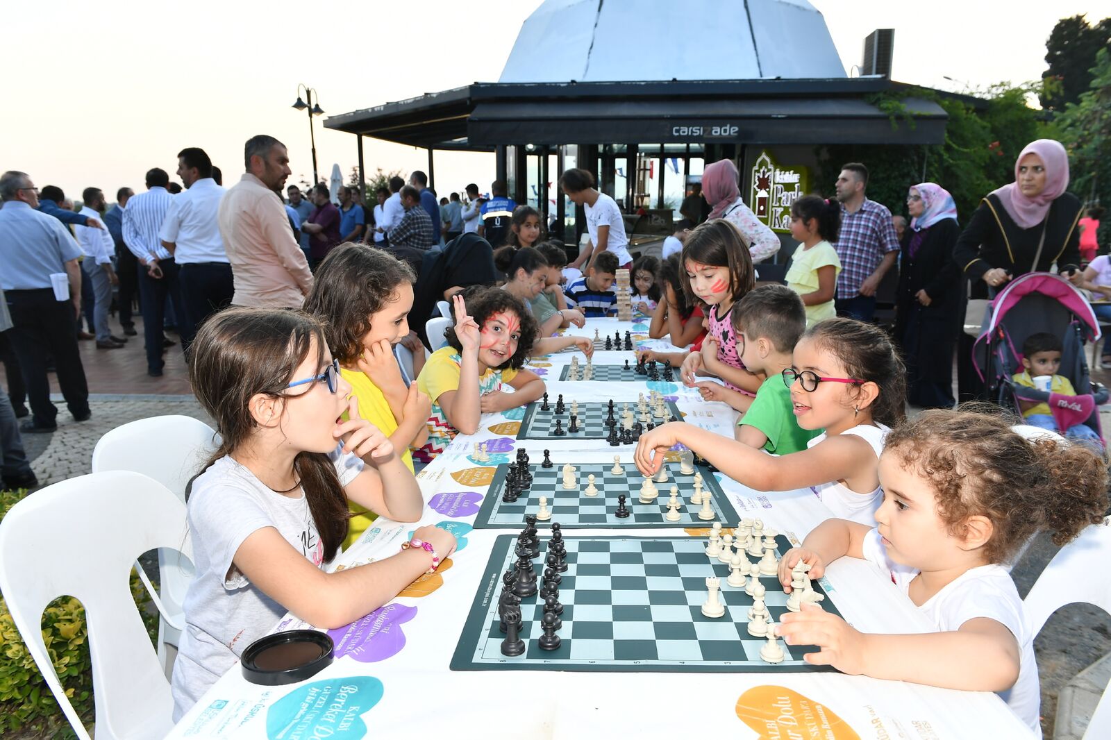 Üsküdar'da 5 çayı buluşmaları kaldığı yerden devam ediyor