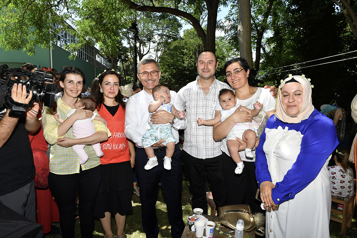 Üsküdar'da Emzirme Şenliği'nde anne ve bebek sağlığı anlatıldı