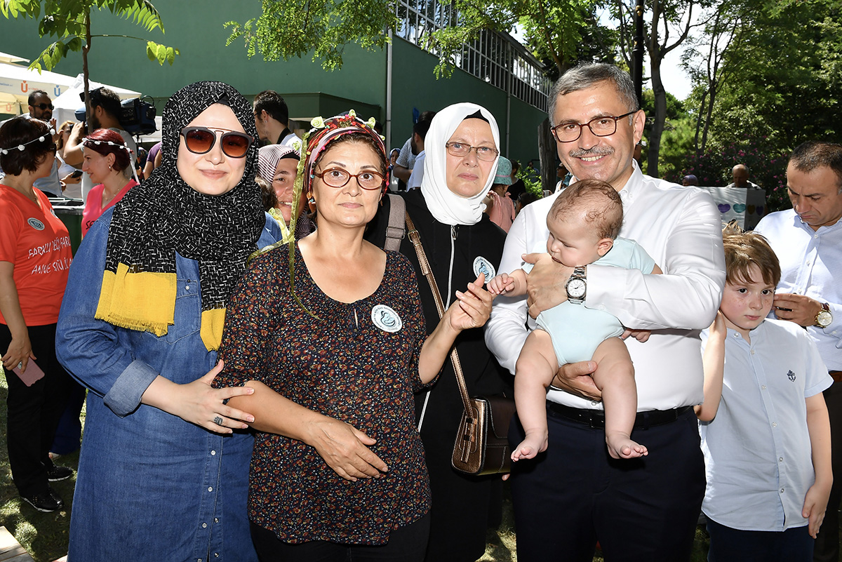 Üsküdar'da Emzirme Şenliği'nde anne ve bebek sağlığı anlatıldı