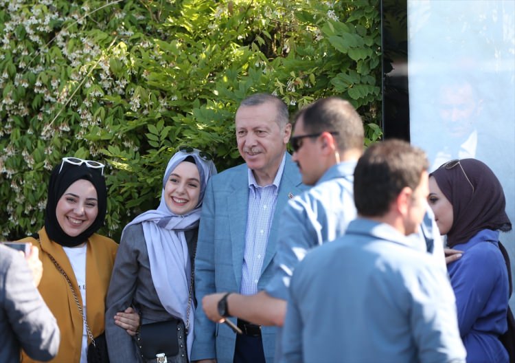Cumhurbaşkanı Erdoğan'a İstanbul'da yoğun ilgi!