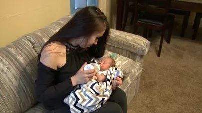 Tek başına hücrede doğum yaptı! Hapishanede kendi göbek bağını...