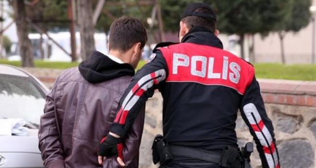 12132_yurtdisinda-egitim-alan-uyusturucu-tacirine-tutuklama.jpg