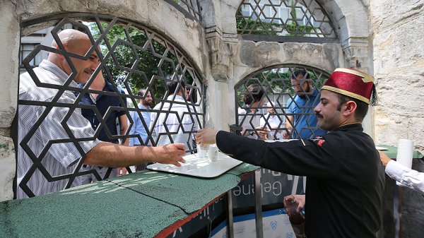 Vefa'da cuma günleri ücretsiz şerbet dağıtılacak