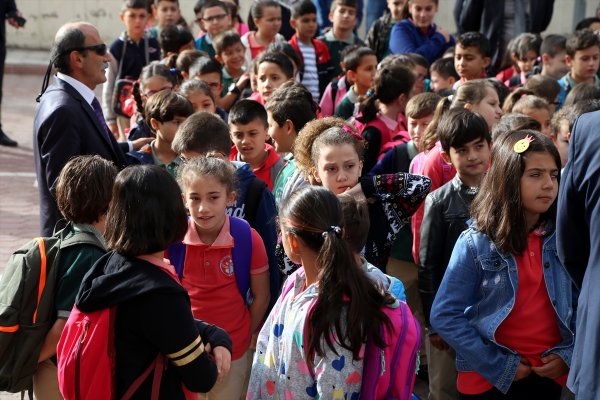 Yeni eğitim öğretim yılının ilk ders zili çaldı