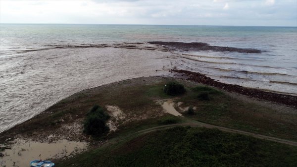 Ordu'da denize dökülen fındıklar havadan görüntülendi