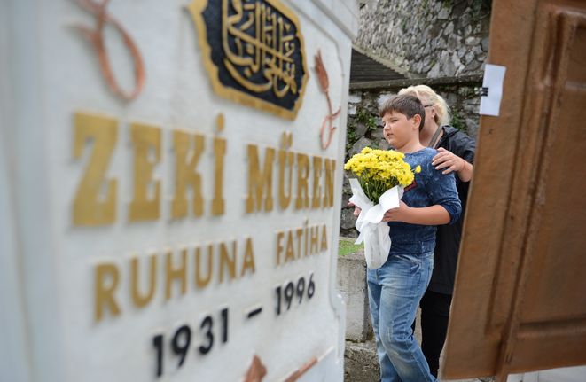 Zeki Müren kimdir? Aslen nerelidir? Neden öldü? En güzel Zeki Müren şarkıları