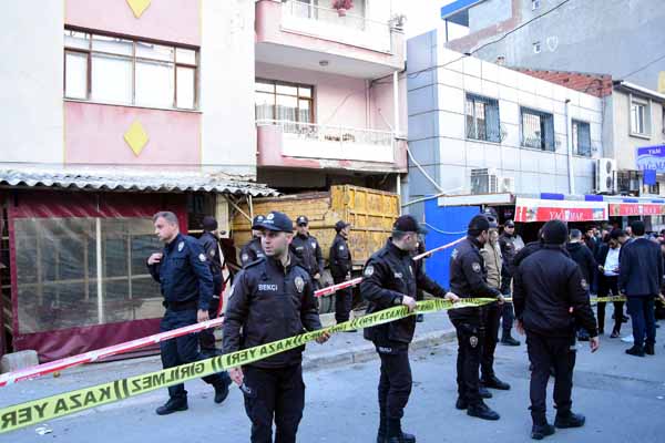 Kamyon kıraathaneye daldı: Ölü ve yaralılar var!