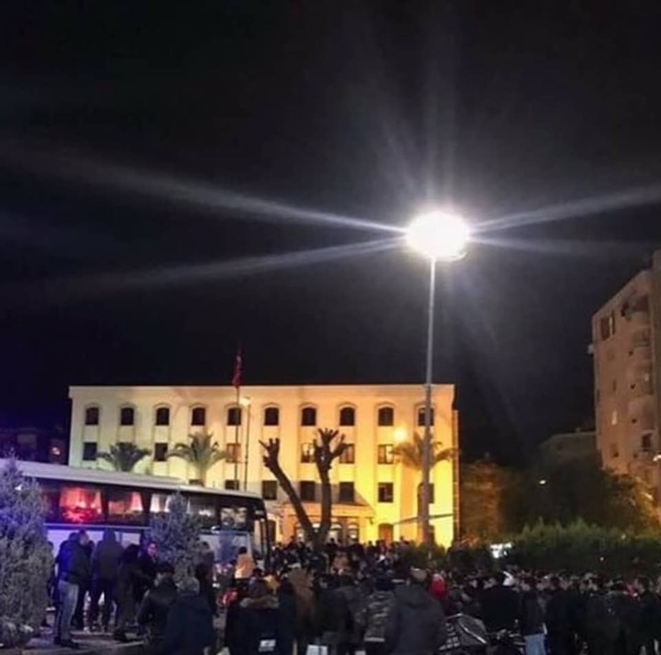 İzmir'de facia! Otobüs yayaların arasına daldı