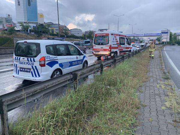 Zincirleme kaza: 8 araç birbirine girdi!