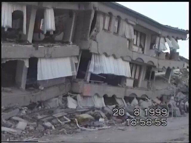 17 Ağustos 1999 Marmara Depreminden geriye kalan fotoğraflar, anı ve videolar