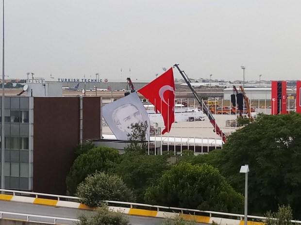 Atatürk Havalimanı'nda hummalı bir çalışma yürütülüyor