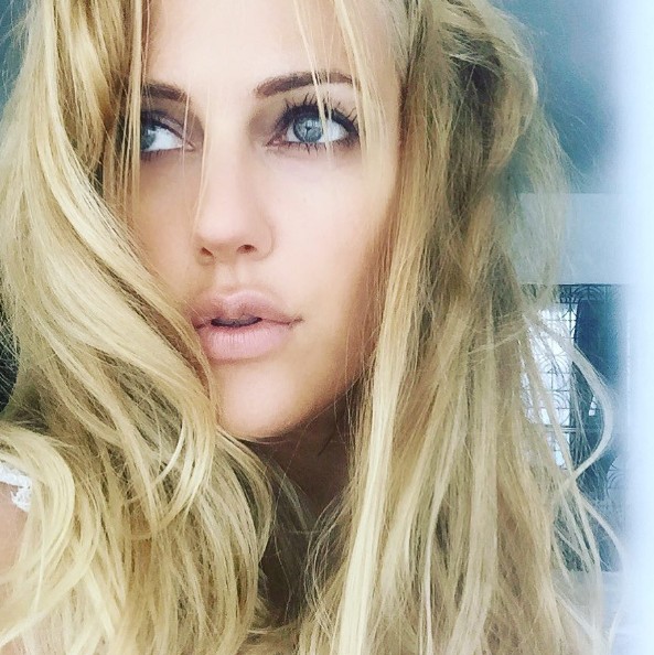 Meryem Uzerli'den yeni tarz