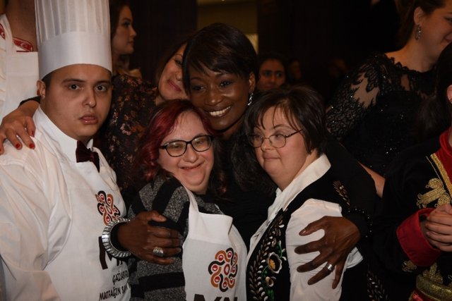 Müslüman olan şarkıcı Della Miles'tan "Huzura kavuştum" itirafı