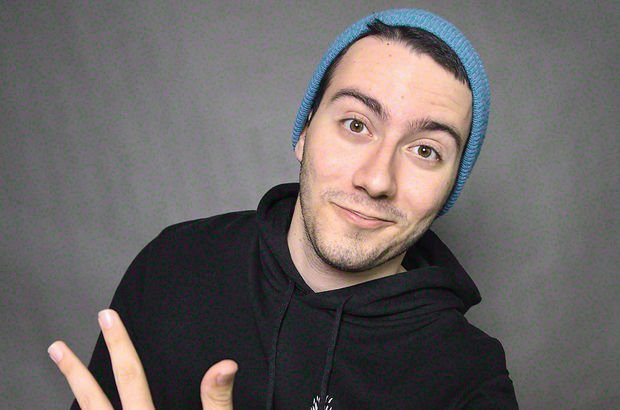 Enes Batur Kimdir, Kaç yaşında | Enes Batur Ödülü Neden Geri Alındı